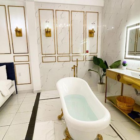 A In Hotel Glamour Ho Chi Minh City Exterior photo